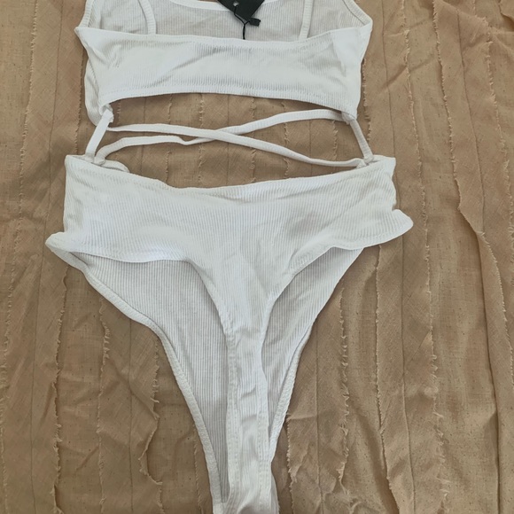 Nasty Gal white strappy cutout bodysuit - Picture 4 of 7